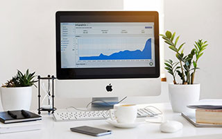 AIYOUXI.COM-体育科技创业：新兴企业如何重塑足球产业，体育产业中足球职业化发展的建议与对策