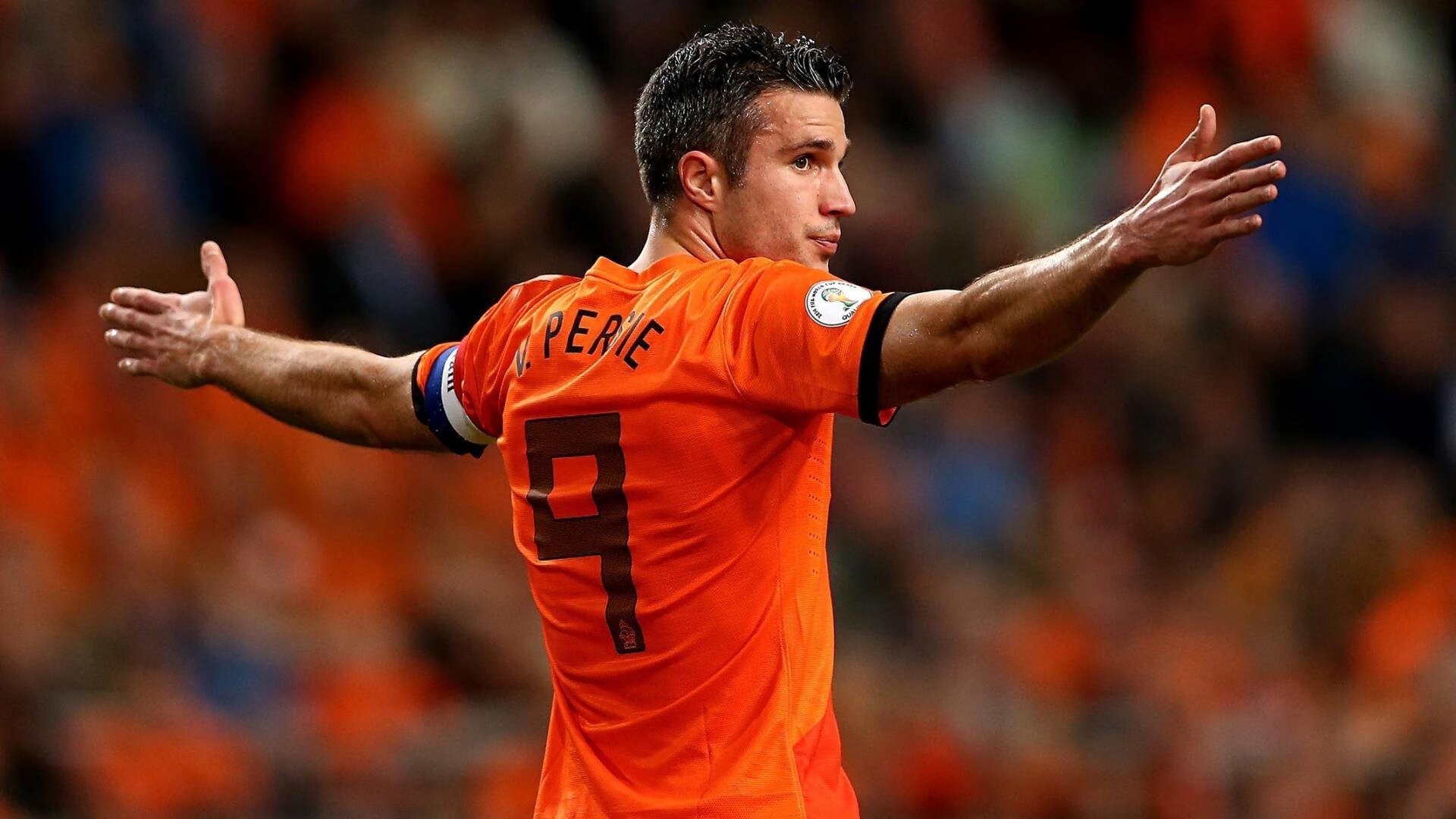 紧追前者,奋力追赶势头不可阻挡,紧追其后的近义词