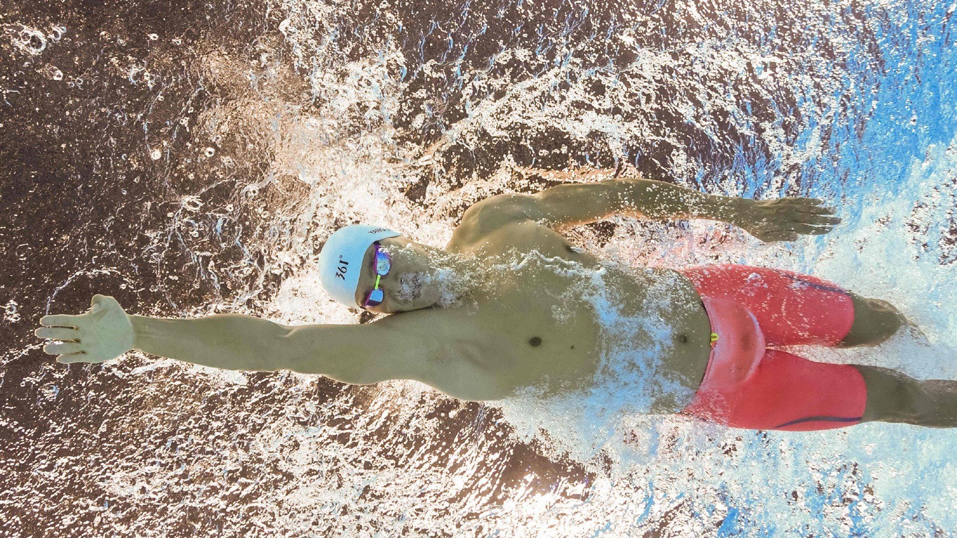 爱游戏体育平台-逆境勇士：球队在极端压力下的坚韧表现，逆境反击